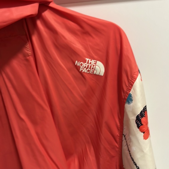 The north face rain poncho - Picture 3 of 3